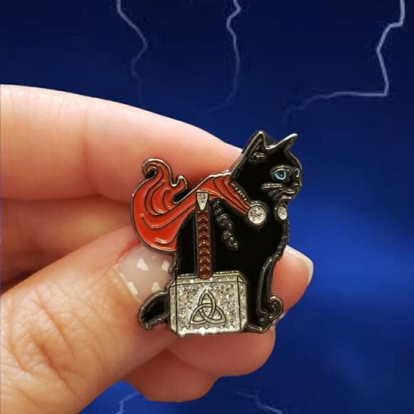 ⚡🐾Thor Kitty enamel pin  - Picture 1 of 5